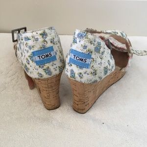 TOMS wedges